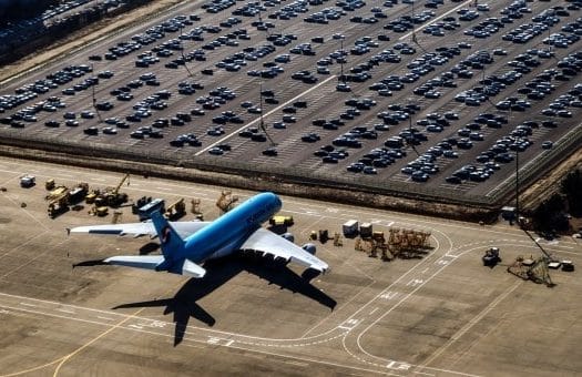 Parkeren bij vliegveld deze zomer flink goedkoper dan voorgaande jaren