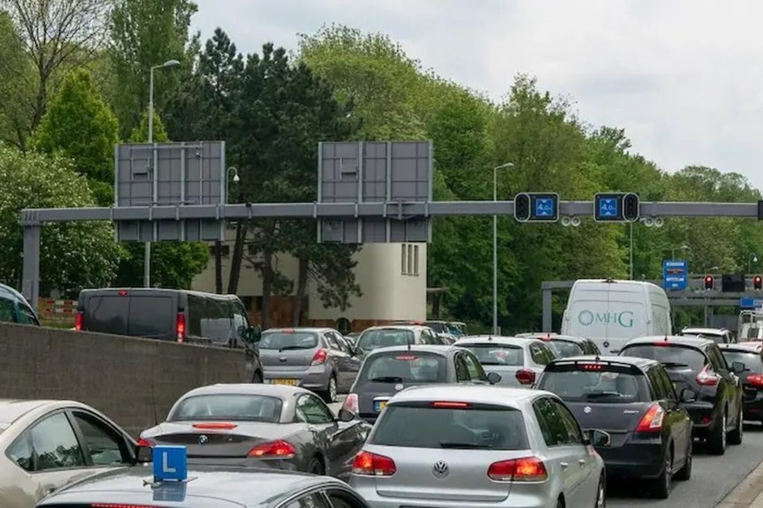 Hoogteverbod Maastunnel voor voertuigen hoger dan 3,9 meter