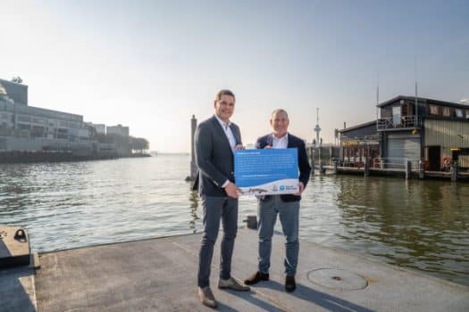 Havenbedrijf Rotterdam en Diergaarde Blijdorp brengen steur terug naar de Nieuwe Maas